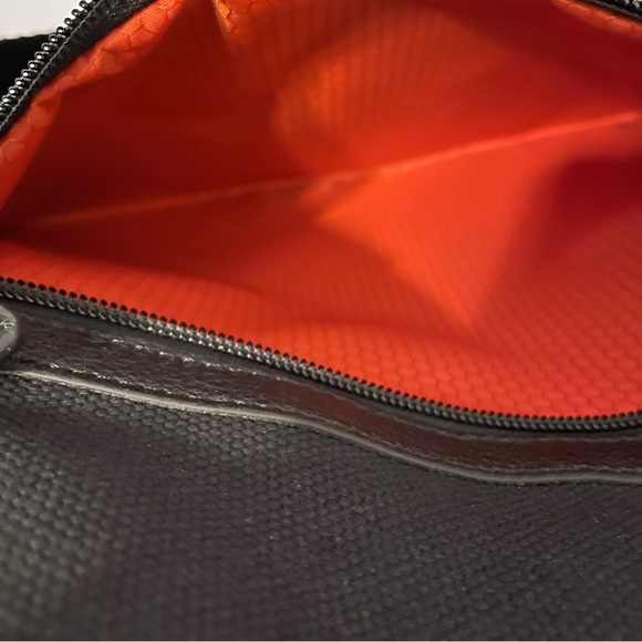 Levenger Crossbody Bag Purse Tote Canvas Leather Trim Black New Messenger - Picture 9 of 10